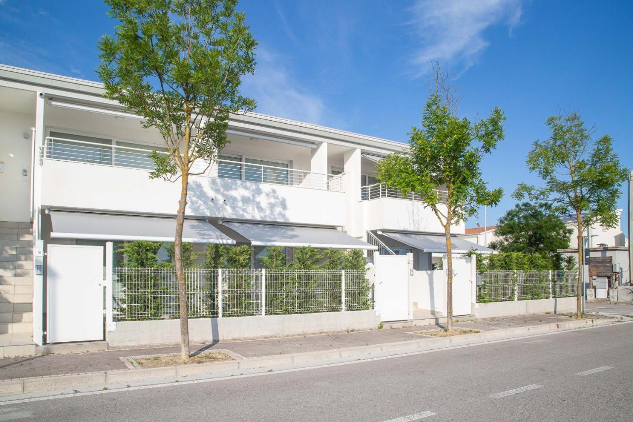 Marina Ponente Aparthotel Lido di Jesolo Ngoại thất bức ảnh